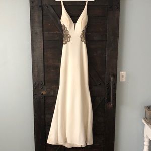 “Faviana” Prom Dress